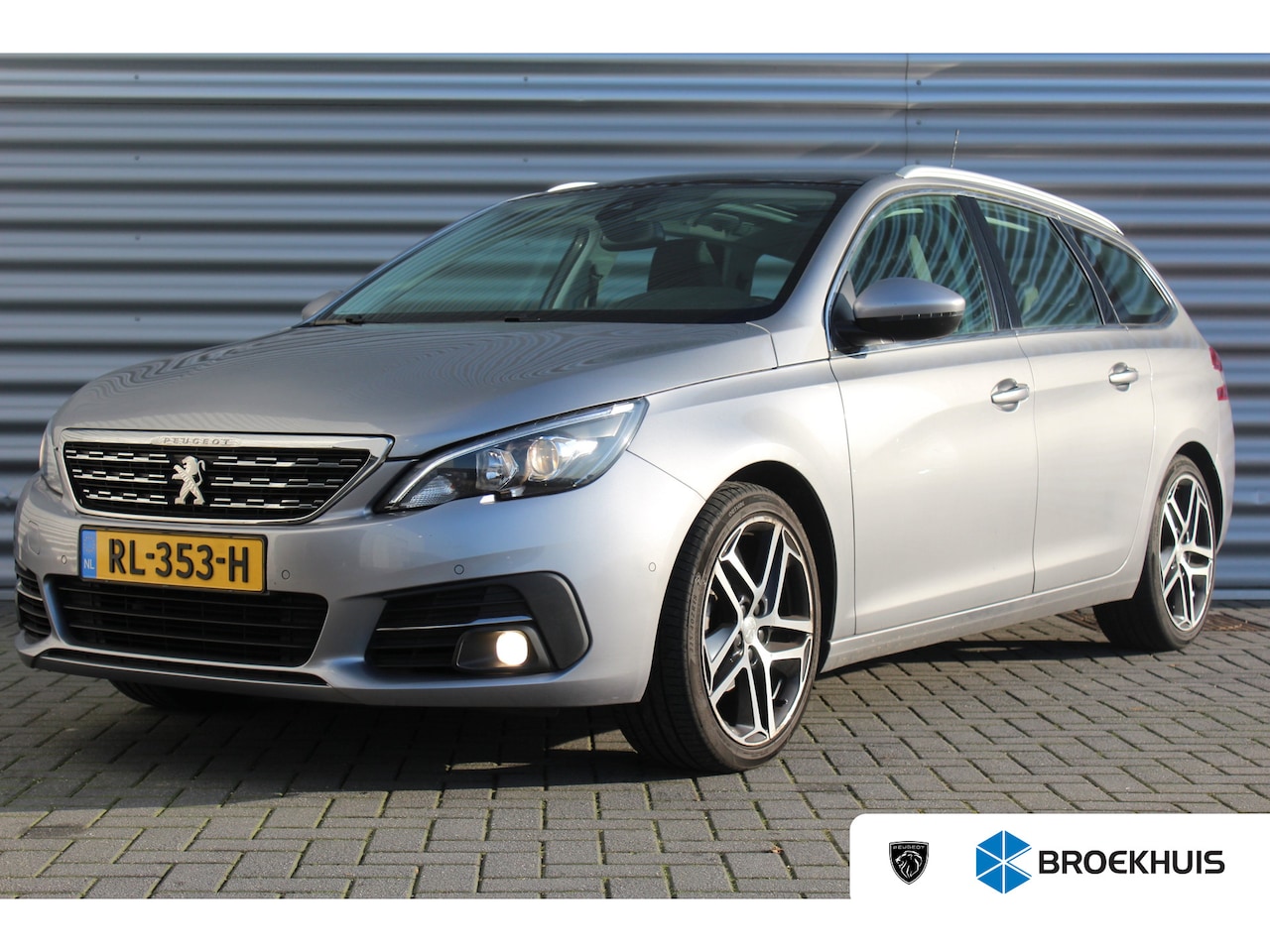Peugeot 308 SW - 1.2 PURETECH 130PK ALLURE / NAVI / LEDER / CLIMA / LED / PDC / 18" LMV / CAMERA / KEYLESS - AutoWereld.nl