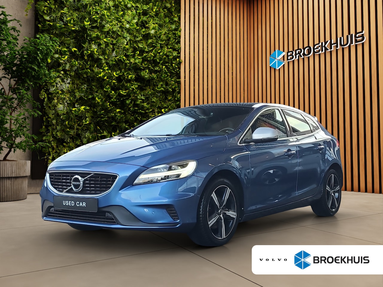 Volvo V40 - 2.0 T4 Business Sport R-design Panoramadak Trekhaak Keyless - AutoWereld.nl