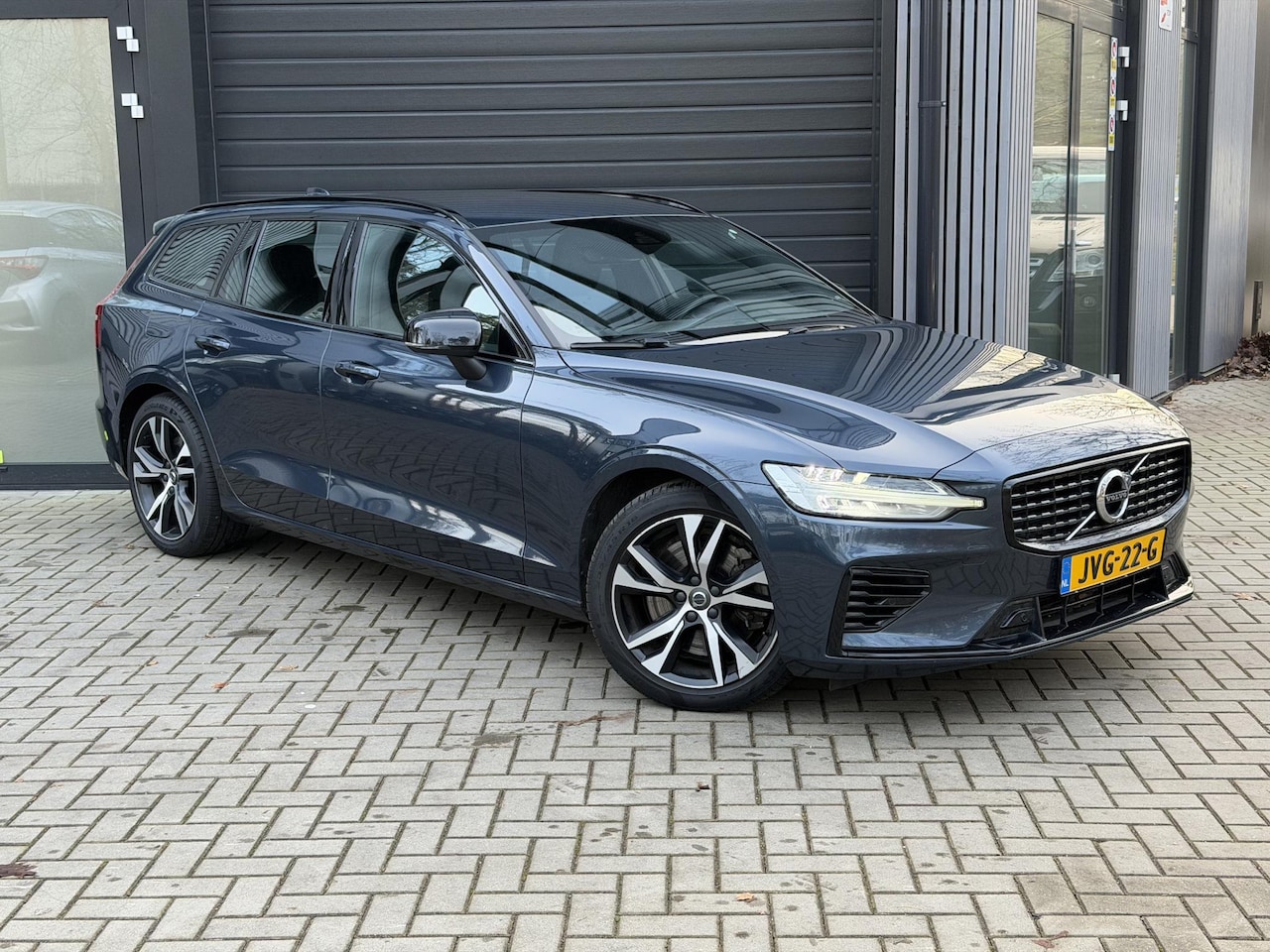 Volvo V60 - 2.0 T6 Recharge AWD R-Design 2.0 T6 Recharge AWD R-Design - AutoWereld.nl