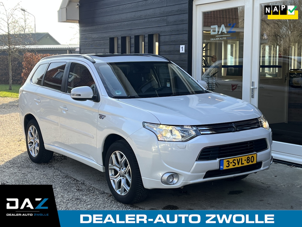Mitsubishi Outlander - 2.0 PHEV instyle+ Aut/Ecc/Leer/Navi/Dak - AutoWereld.nl