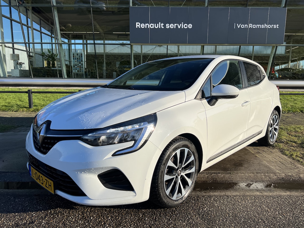 Renault Clio - 1.0 TCe Zen / 1e Eig. / 6 Bak! / Cruise / Airco / Parkeersensor A / Applecarplay - Android - AutoWereld.nl