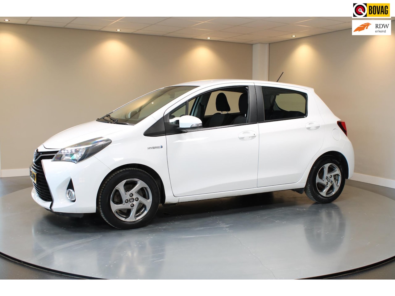 Toyota Yaris - 1.5 Hybrid Aspiration *Automaat* Dealer OH|Camera|BT - AutoWereld.nl