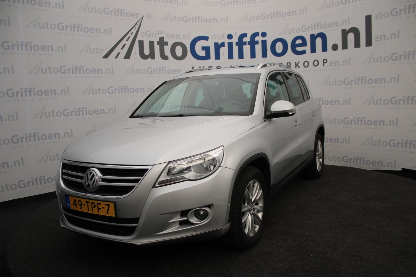 Volkswagen Tiguan - 1.4 TSI Sport&Style 4Motion met schuifdak en trekhaak - AutoWereld.nl