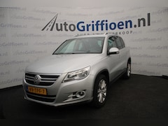 Volkswagen Tiguan - 1.4 TSI Sport&Style 4Motion met schuifdak en trekhaak