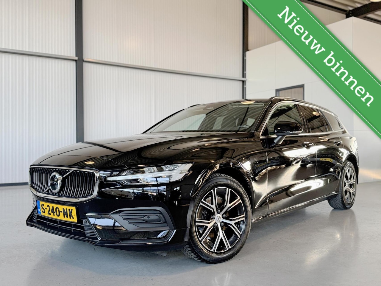 Volvo V60 - 2.0 B4 Core|Pilot Assist|Camera|Stoel&Stuur Verw.| - AutoWereld.nl
