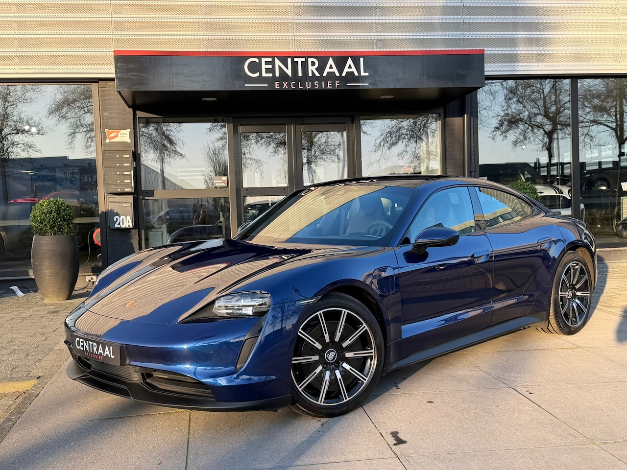 Porsche Taycan - Performance 84 kWh Pano|Memory|Bosé|380PK|Sport-Chrono|NL-auto|381PK - AutoWereld.nl