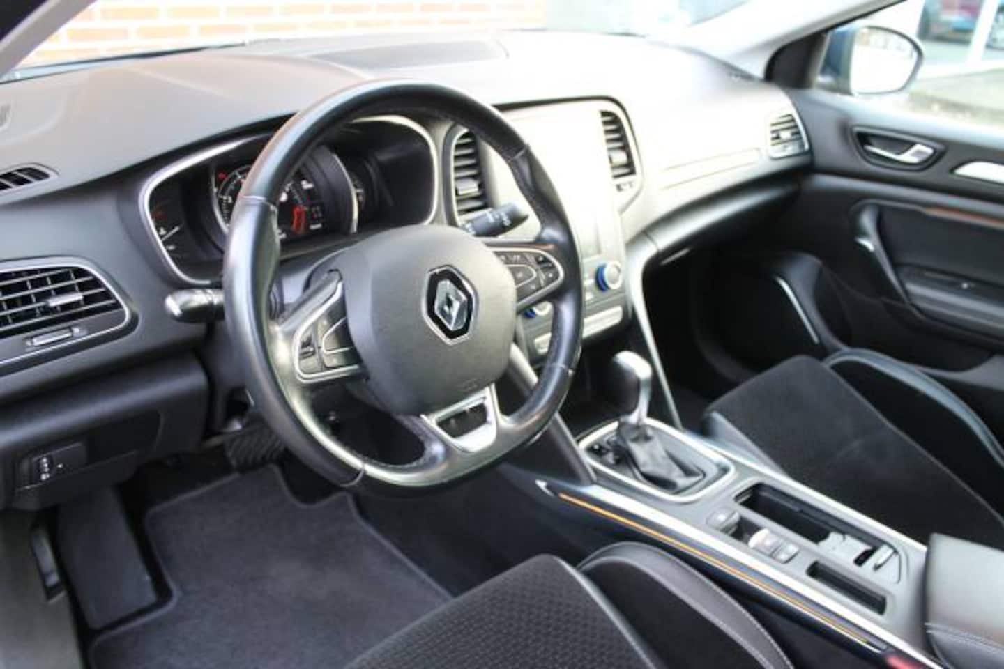 Renault Mégane - Hatchback 1.3 TCe 140pk Limited Aut. Trekhaak