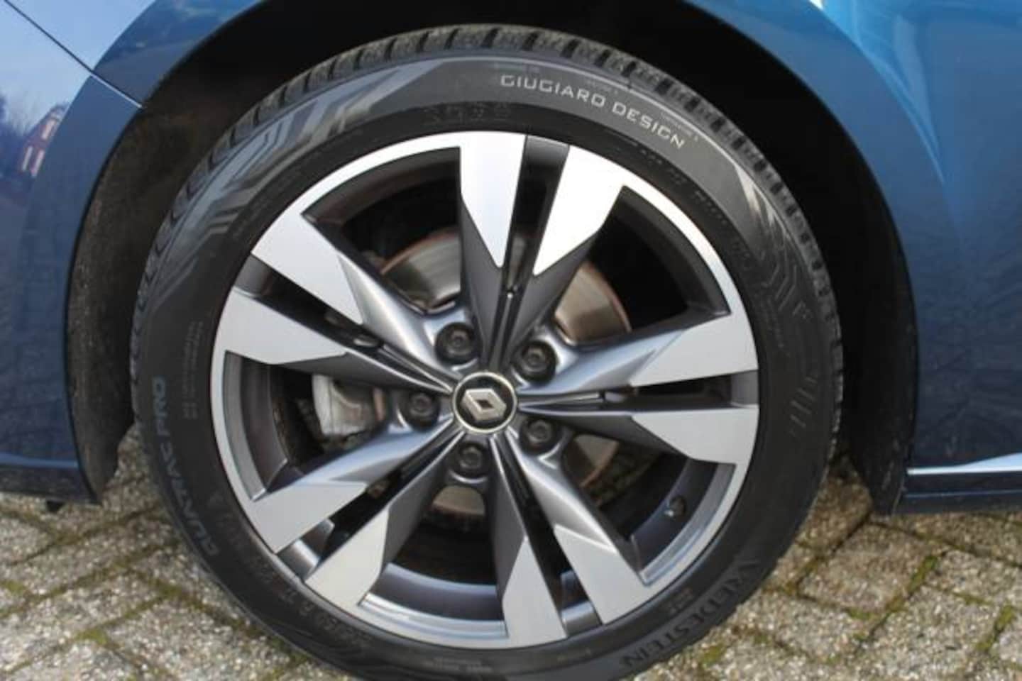 Renault Mégane - Hatchback 1.3 TCe 140pk Limited Aut. Trekhaak