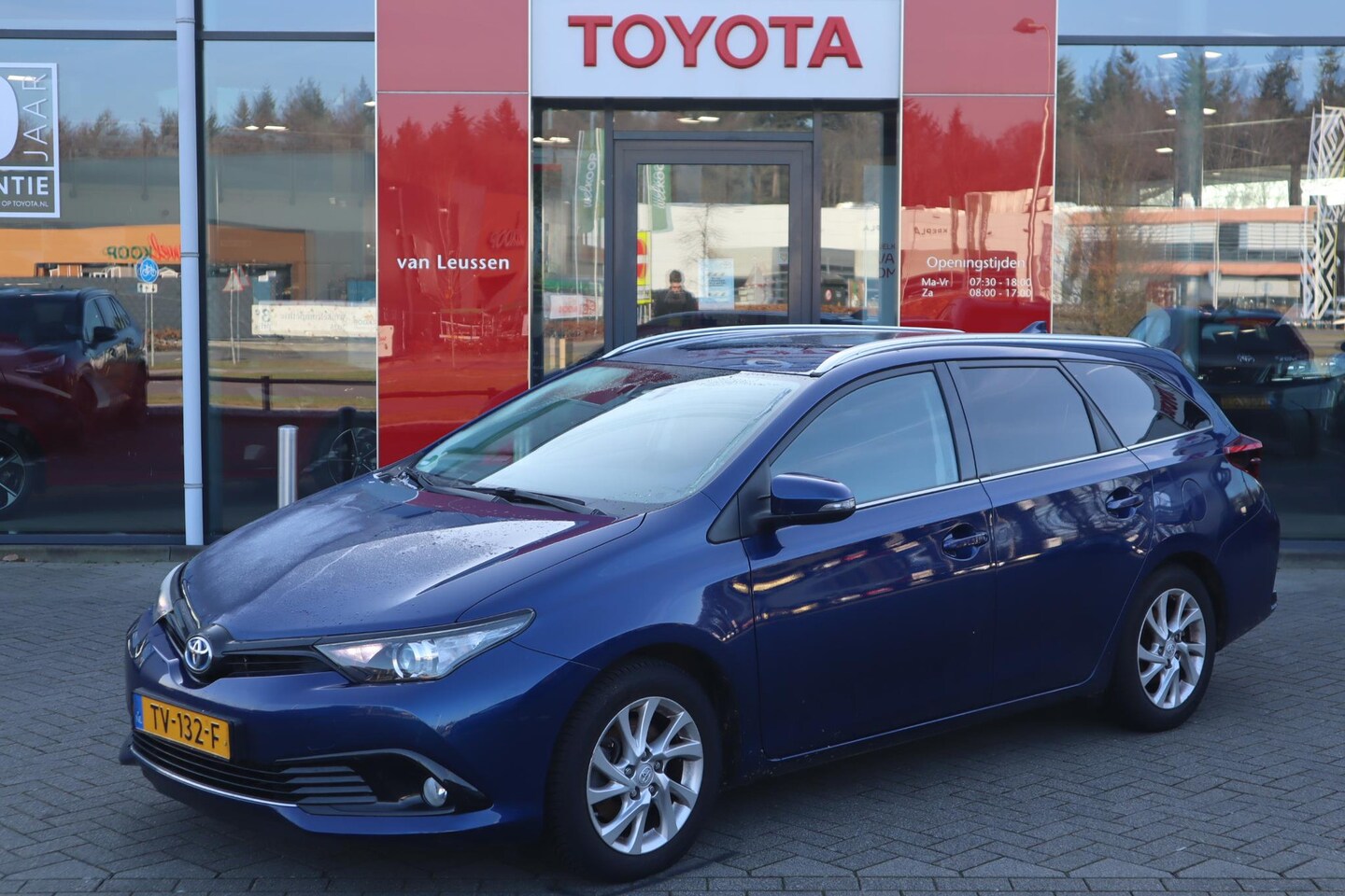 Toyota Auris Touring Sports - 1.8 HYBRID DYNAMIC TREKHAAK STOELVERW. CRUISE LM-VELGEN CAMERA KEYLESS - AutoWereld.nl