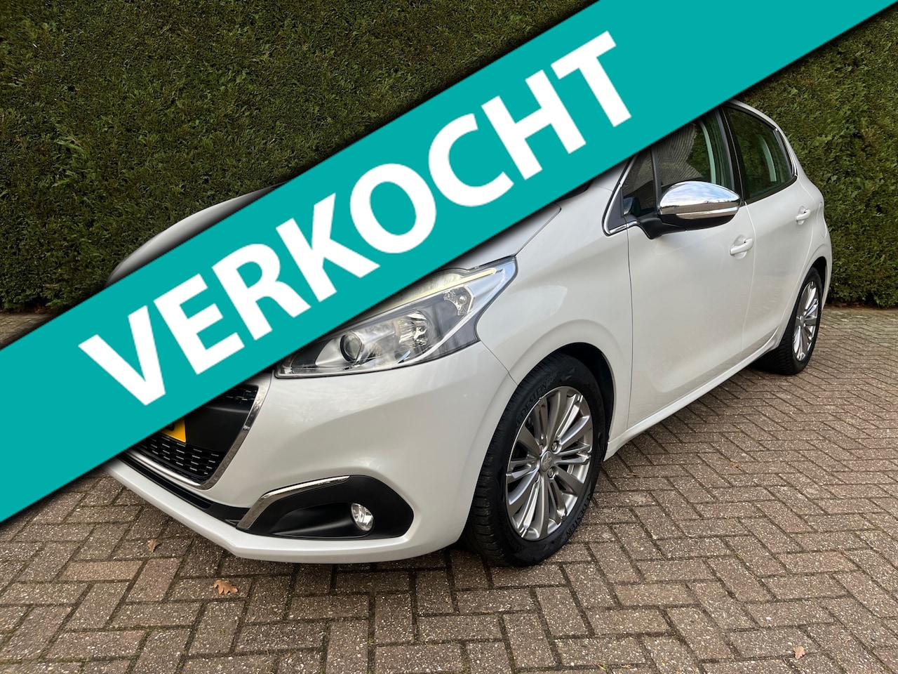 Peugeot 208 - 1.2 Allure, Apple carplay, PDC, Cruise controle, Climate control - AutoWereld.nl