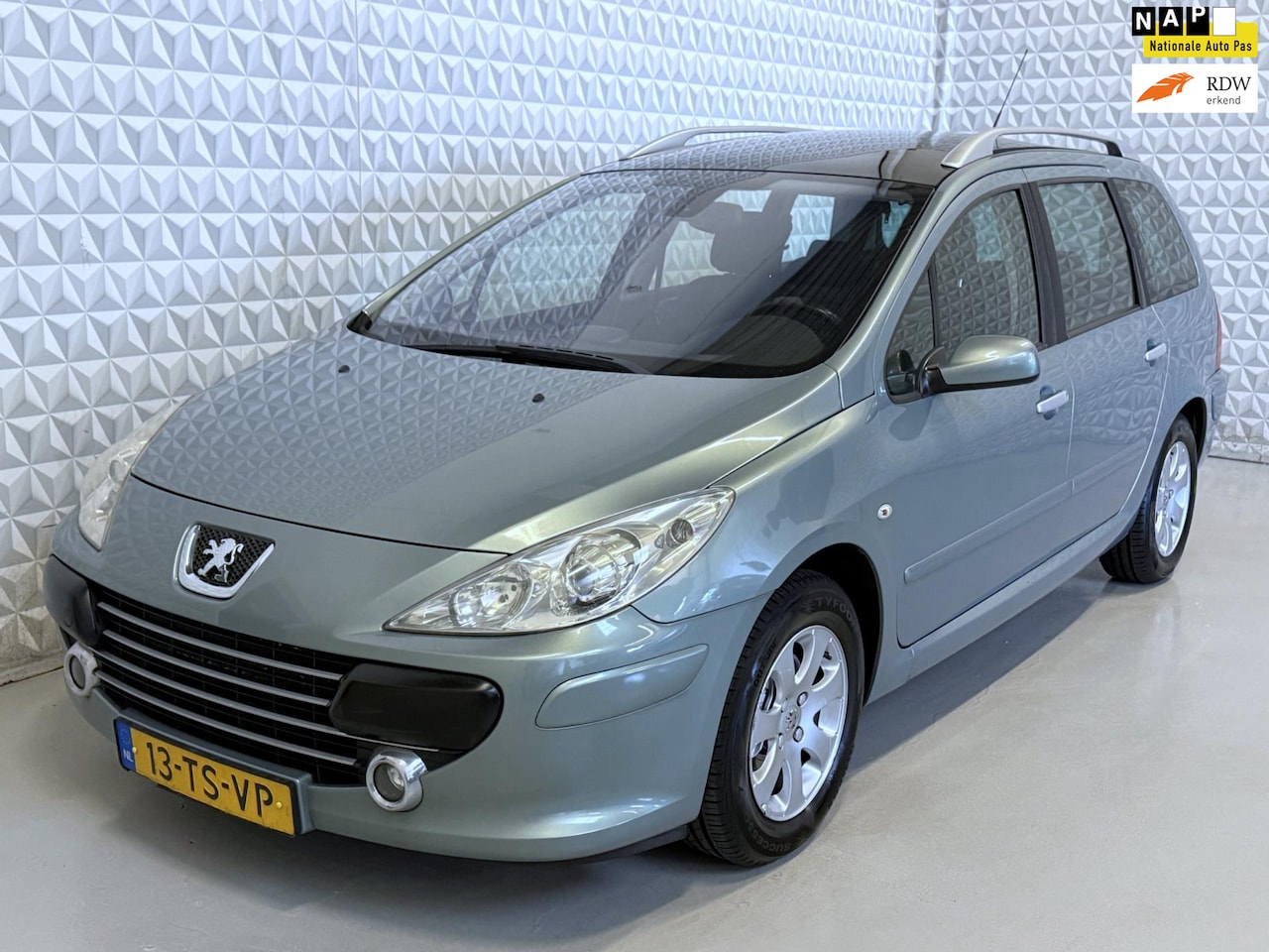 Peugeot 307 SW - 1.6-16V Premium Airco/Cruise Panorama Trekhaak(2007) - AutoWereld.nl