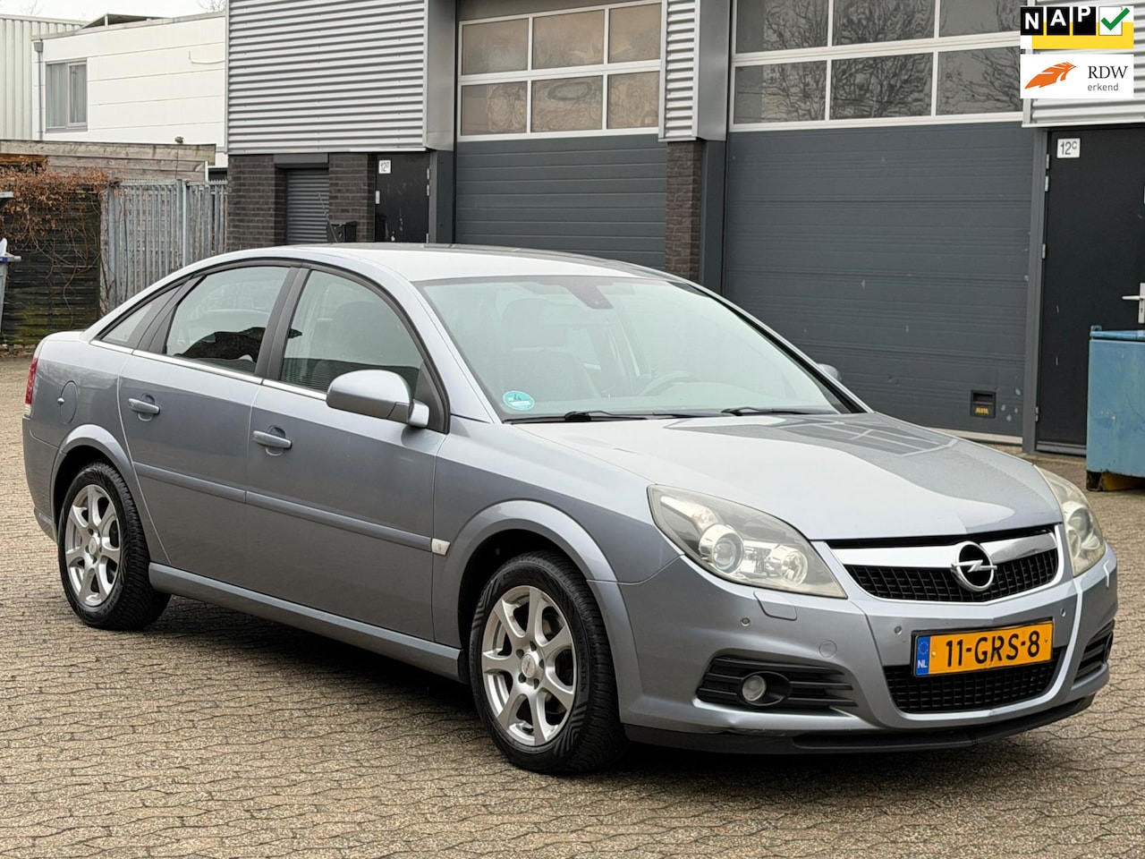 Opel Vectra GTS - 1.8-16V Executive AUTOMAAT CLIMA NAVI XENON PDC TREKHAAK APK NAP - AutoWereld.nl