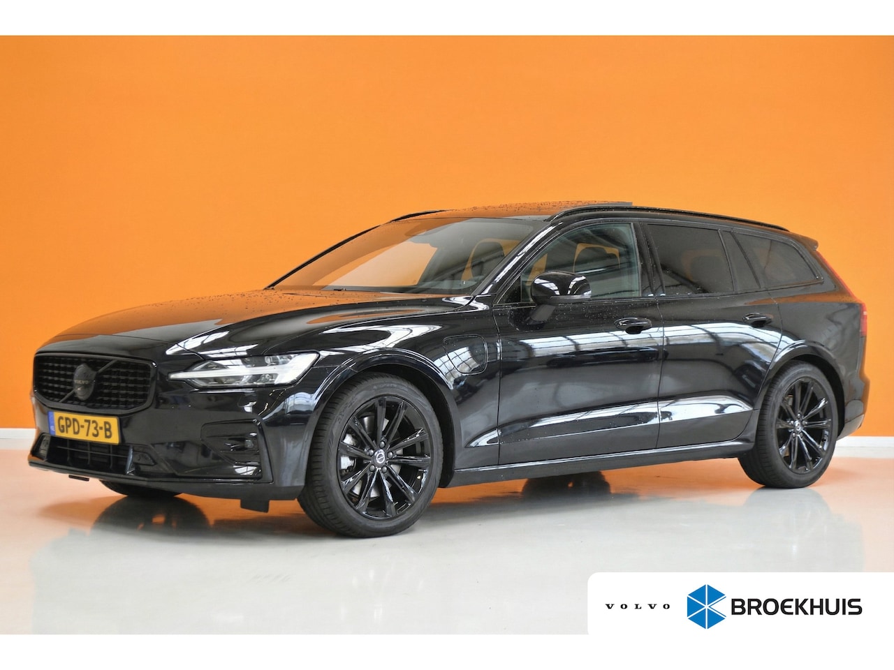 Volvo V60 - T6 Black Pack | Panoramadak | Trekhaak | 360cam | Harman Kardon | - AutoWereld.nl