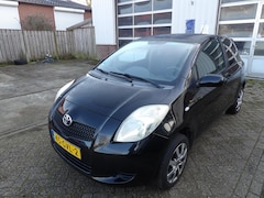 Toyota Yaris - 1.0 VVTi + gee n riem maar ke tting