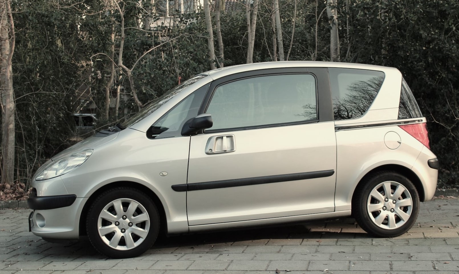 Peugeot 1007 - 1.4 Sesam Gentry cruise airco nette auto! - AutoWereld.nl