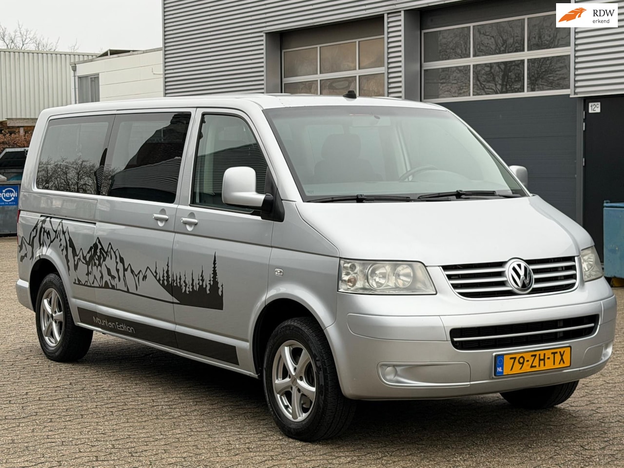 Volkswagen Transporter Kombi - 2.5 TDI 340 CARAVELLE 9PERS. CLIMA CRUISE NAVI ZEER NAP APK - AutoWereld.nl