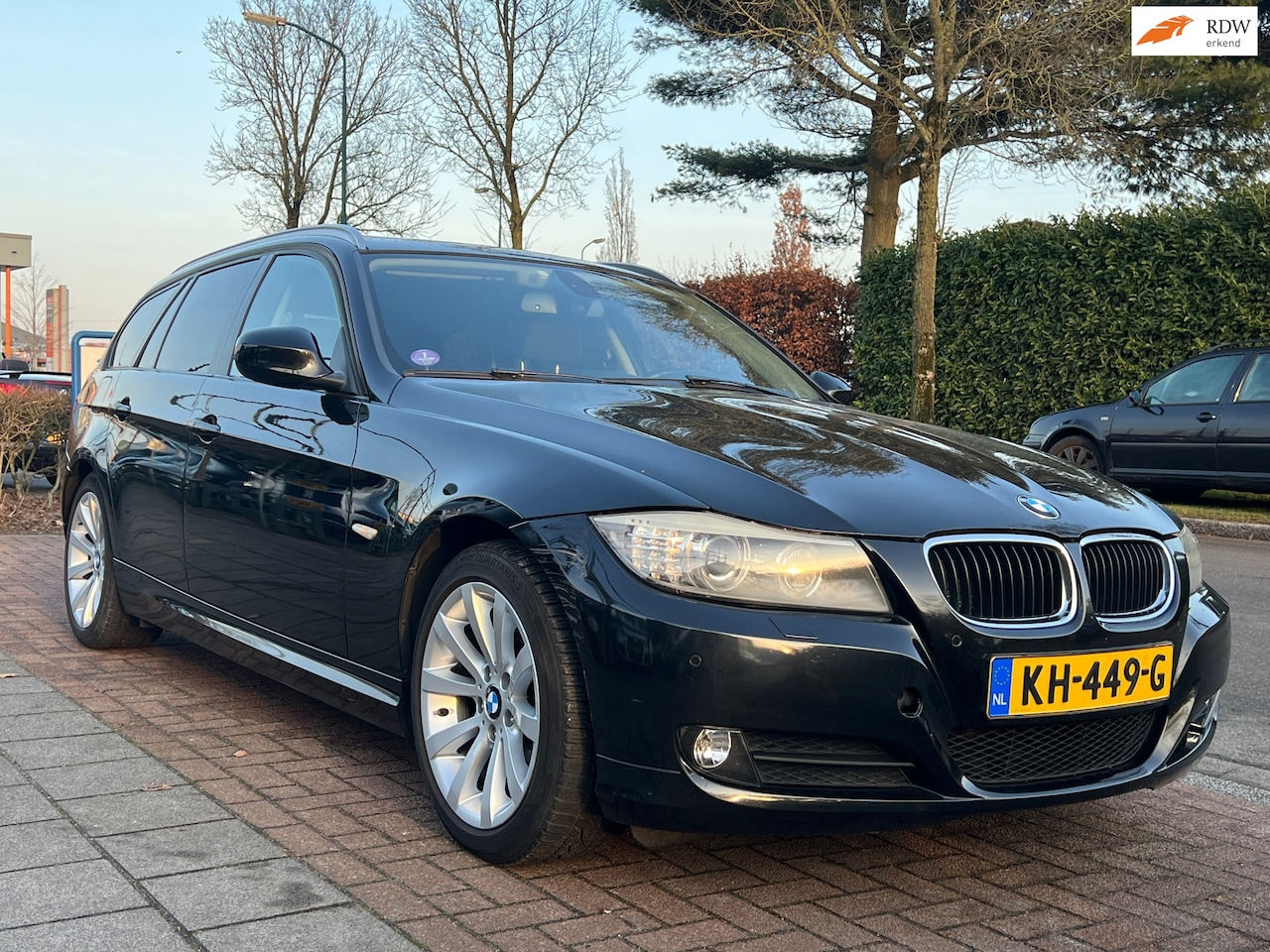 BMW 3-serie Touring - 318i HighExecutive *NAVI|PANO|TREKHAAK - AutoWereld.nl