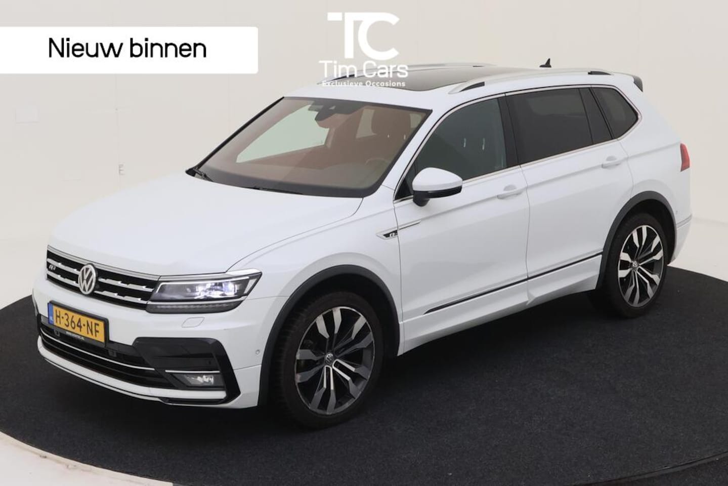 Volkswagen Tiguan Allspace - 1.5 TSI R-line Automaat | Panoramadak | Stoel en stuurwielverwarming | 20 inch lichtmetale - AutoWereld.nl