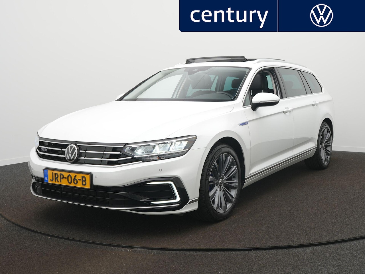 Volkswagen Passat Variant - 1.4 TSI PHEV GTE Business Navigatie - ACC - Stoelverwarming - Panoramisch schuif-kanteldak - AutoWereld.nl