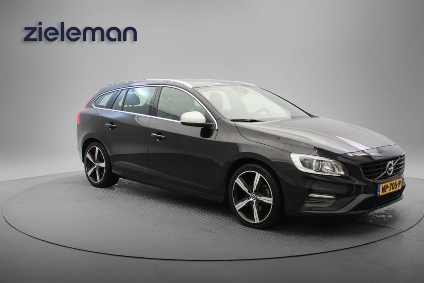 Volvo V60 - 2.0 T3 R-Design - Navi, Half Leer, Stoelverw. Trekhaak - AutoWereld.nl