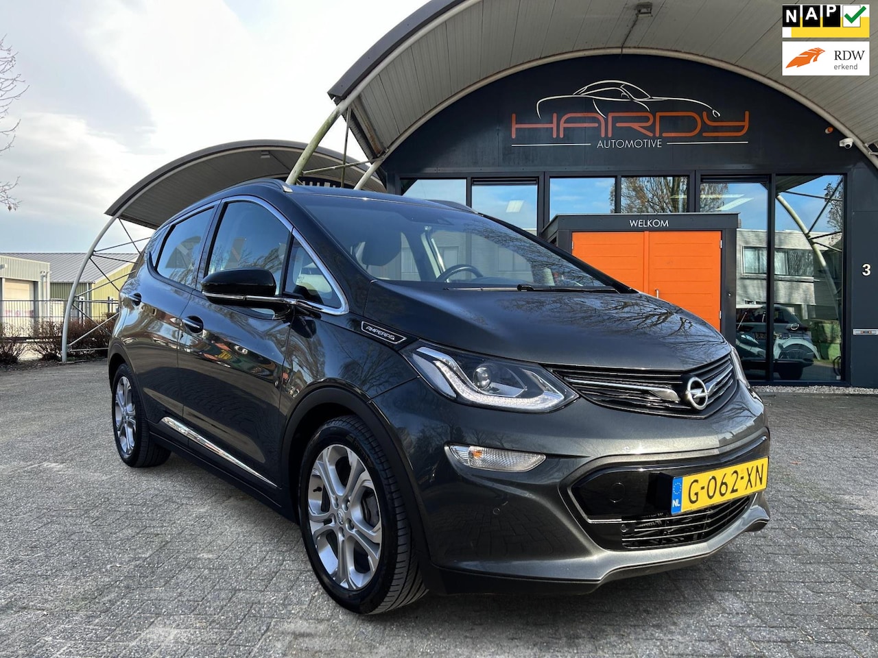 Opel Ampera-e - Business 60 kWh 100% SOH Apple Carplay BTW Auto Dealer Onderhouden Rijklaarprijs! - AutoWereld.nl