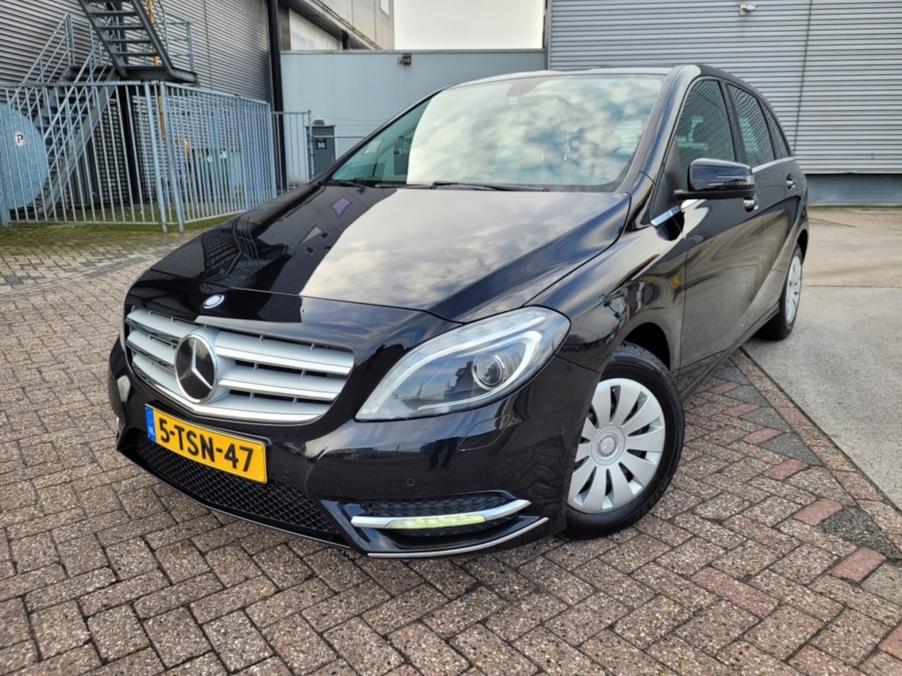 Mercedes-Benz B-klasse - 180 Ambition Leer, Automaat - AutoWereld.nl