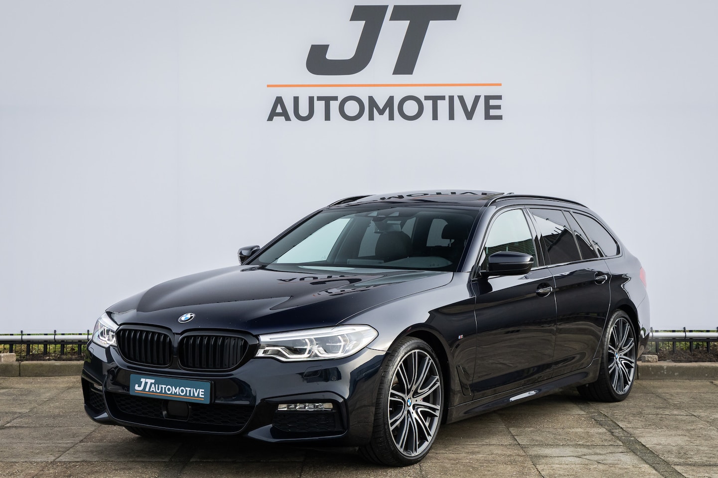 BMW 5-serie Touring - 530i Executive Pano dak | Harman Cardon | Adap Cruise - AutoWereld.nl