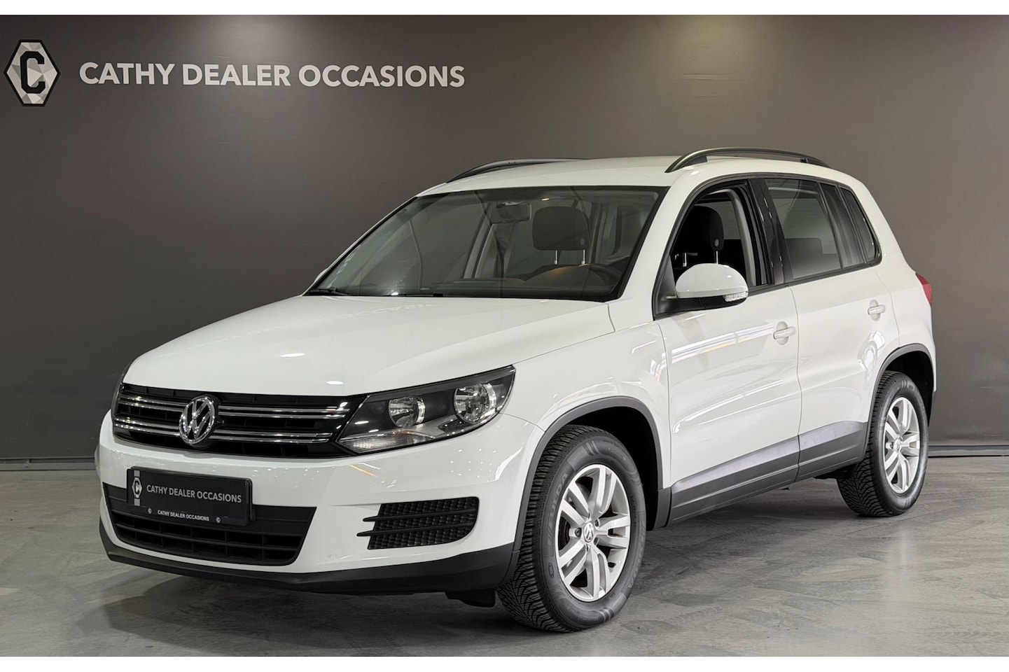 Volkswagen Tiguan - 1.4 TSI Sport&Style Navigatie Climate Cruise LM-Velgen Parkeersensoren - AutoWereld.nl