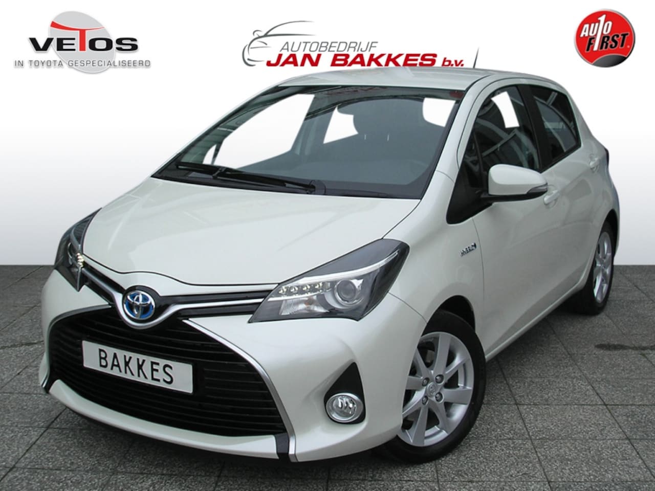 Toyota Yaris - 1.5 Hybrid Dynamic 68.000 km Parelmoer - AutoWereld.nl