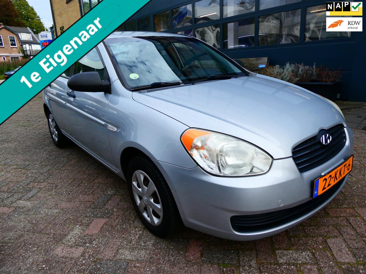 Hyundai Accent - 1.4i Dynamic 97pk Sedan Airco Trekhaak 1100kg. 1e eigenaar - AutoWereld.nl