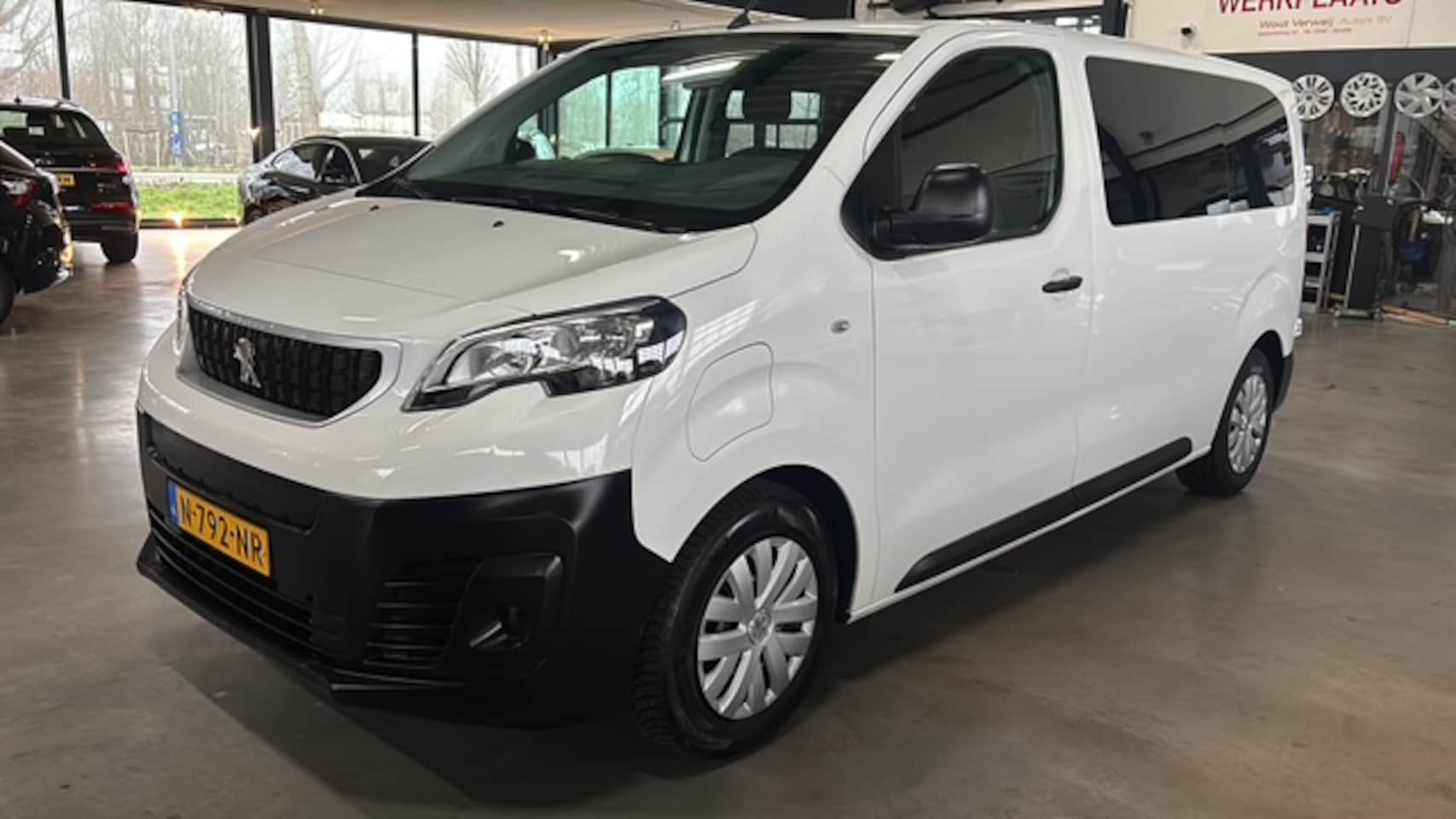 Peugeot e-Expert - E-Expert Combi Standard 50kWh 136pk Aut - AutoWereld.nl