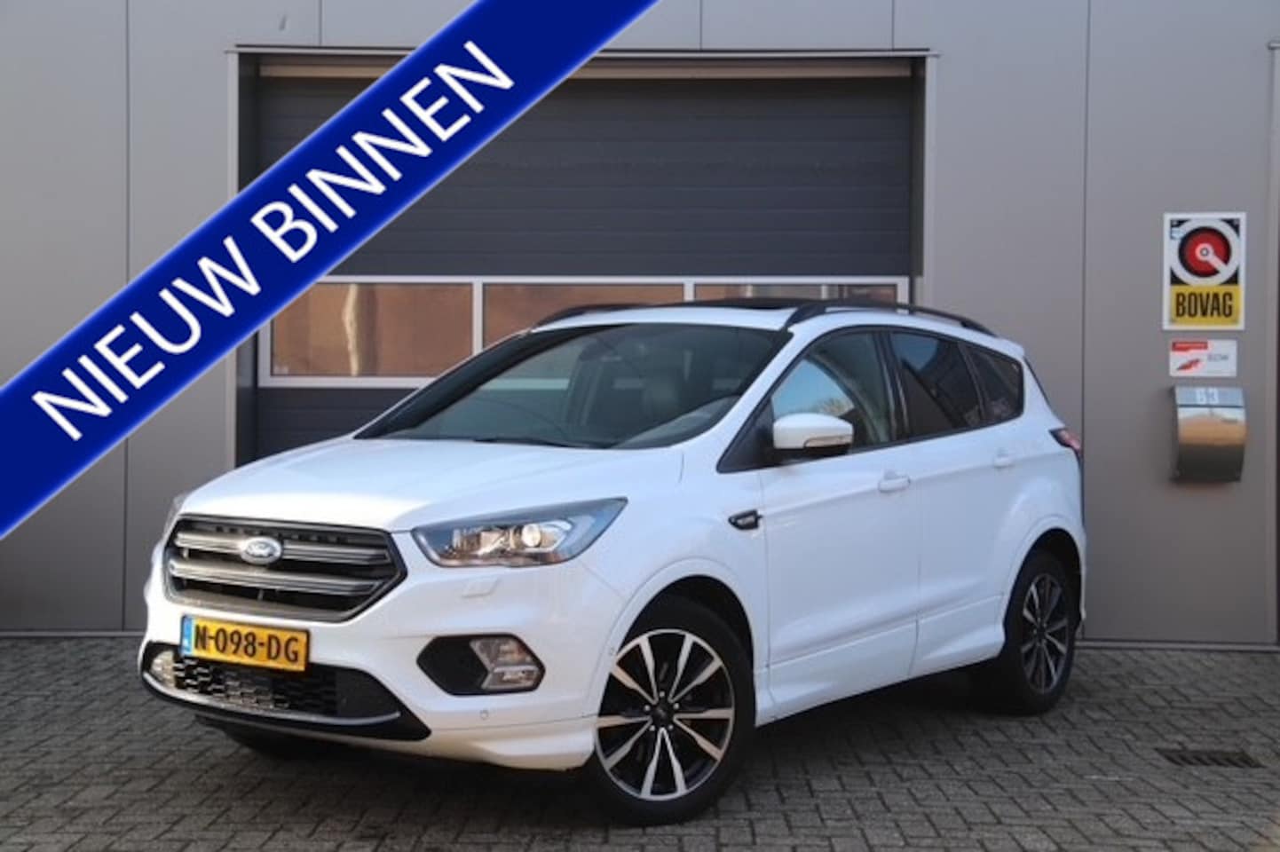 Ford Kuga - 1.5 EcoBoost ST-Line 1.5 EcoBoost ST Line, Stoel & Stuurverwarmd, Camera, Trekhaak, Pano - AutoWereld.nl