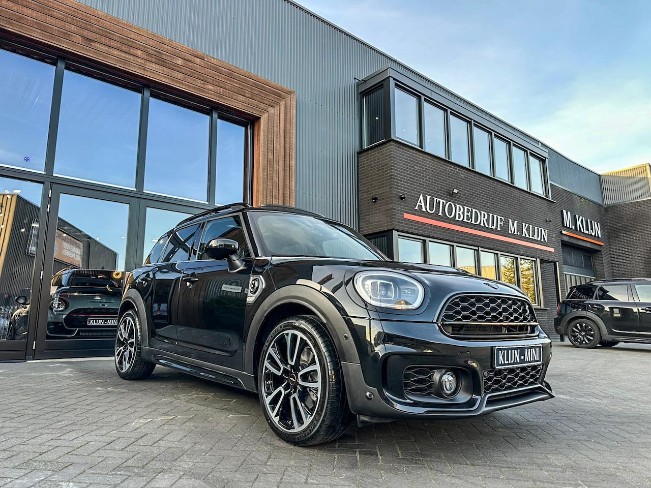 MINI Countryman - Mini Cooper S E ALL4 John Cooper Works 220pk/Pano/Leer/Memory/HK/Camera/Bomvol - AutoWereld.nl