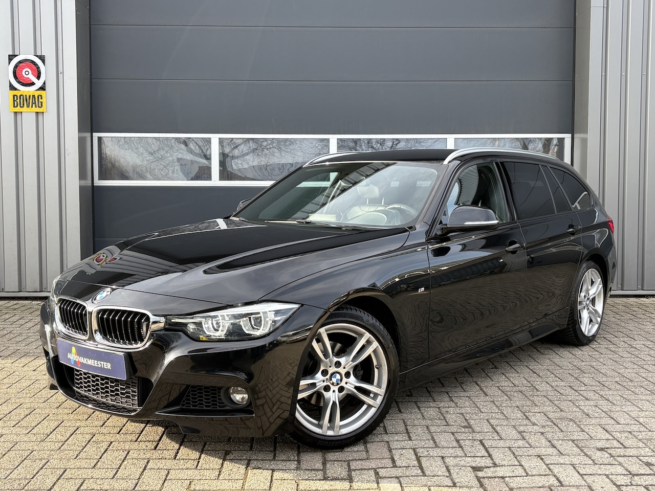 BMW 3-serie Touring - 318i M Sport Corporate Lease Automaat | Navi | Leder | Carplay/Android | All Season | Inte - AutoWereld.nl