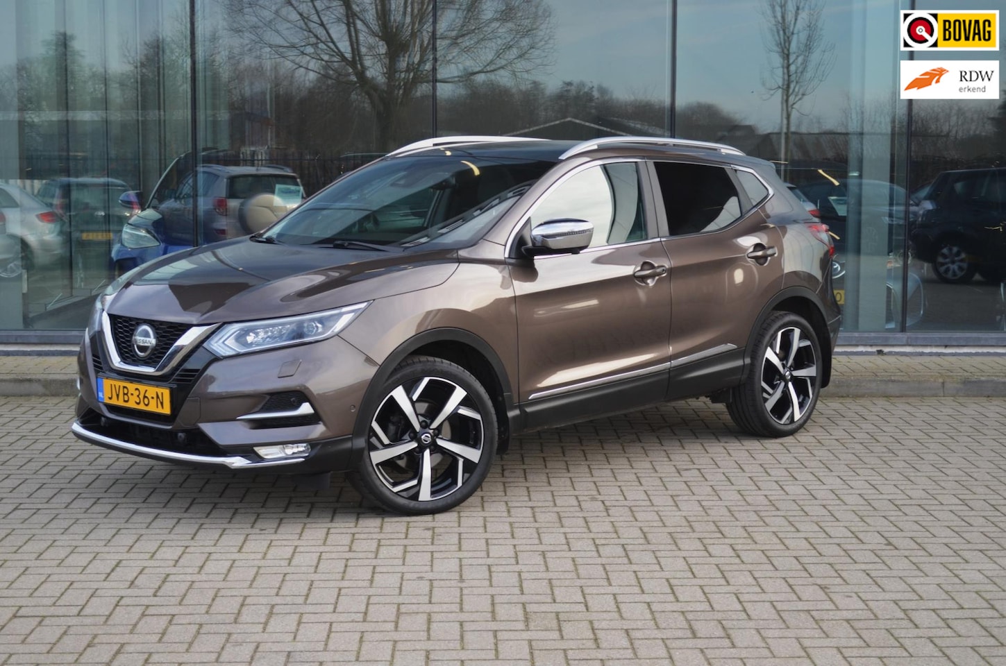 Nissan Qashqai - 1.3 DIG-T Tekna + | Automaat | Trekhaak | Leder | Pano | 360 Camera | Clima - AutoWereld.nl