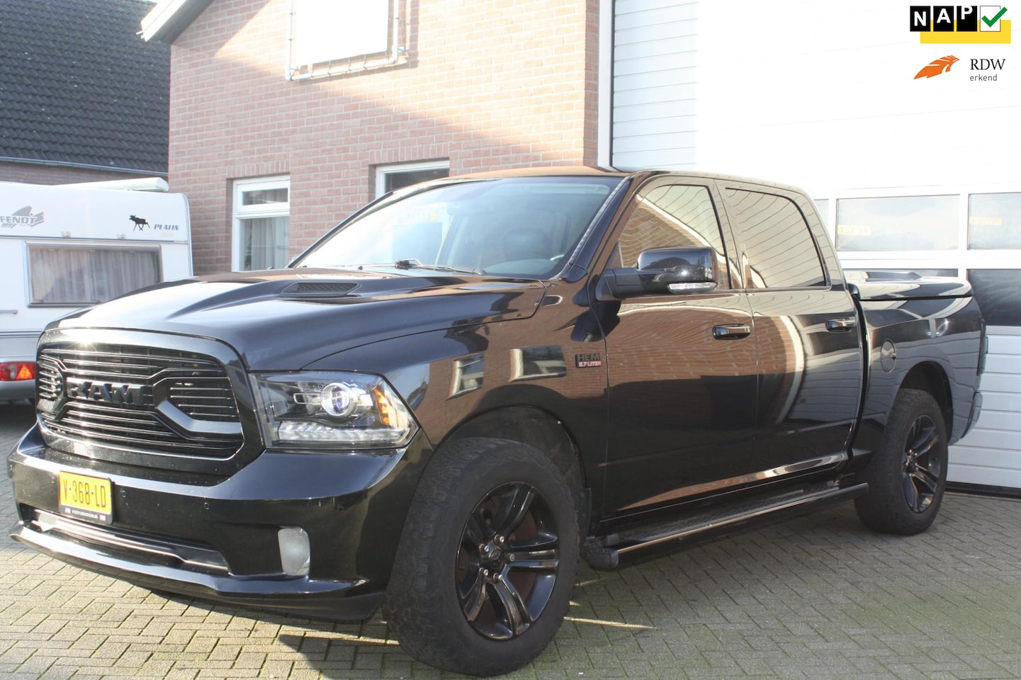 Dodge Ram 1500 - 5.7 V8 Quad Cab 6'4 LPG G3, 5Persoons, Schuifdak, Trekhaak, Camera, Stuur en stoel verwarm - AutoWereld.nl