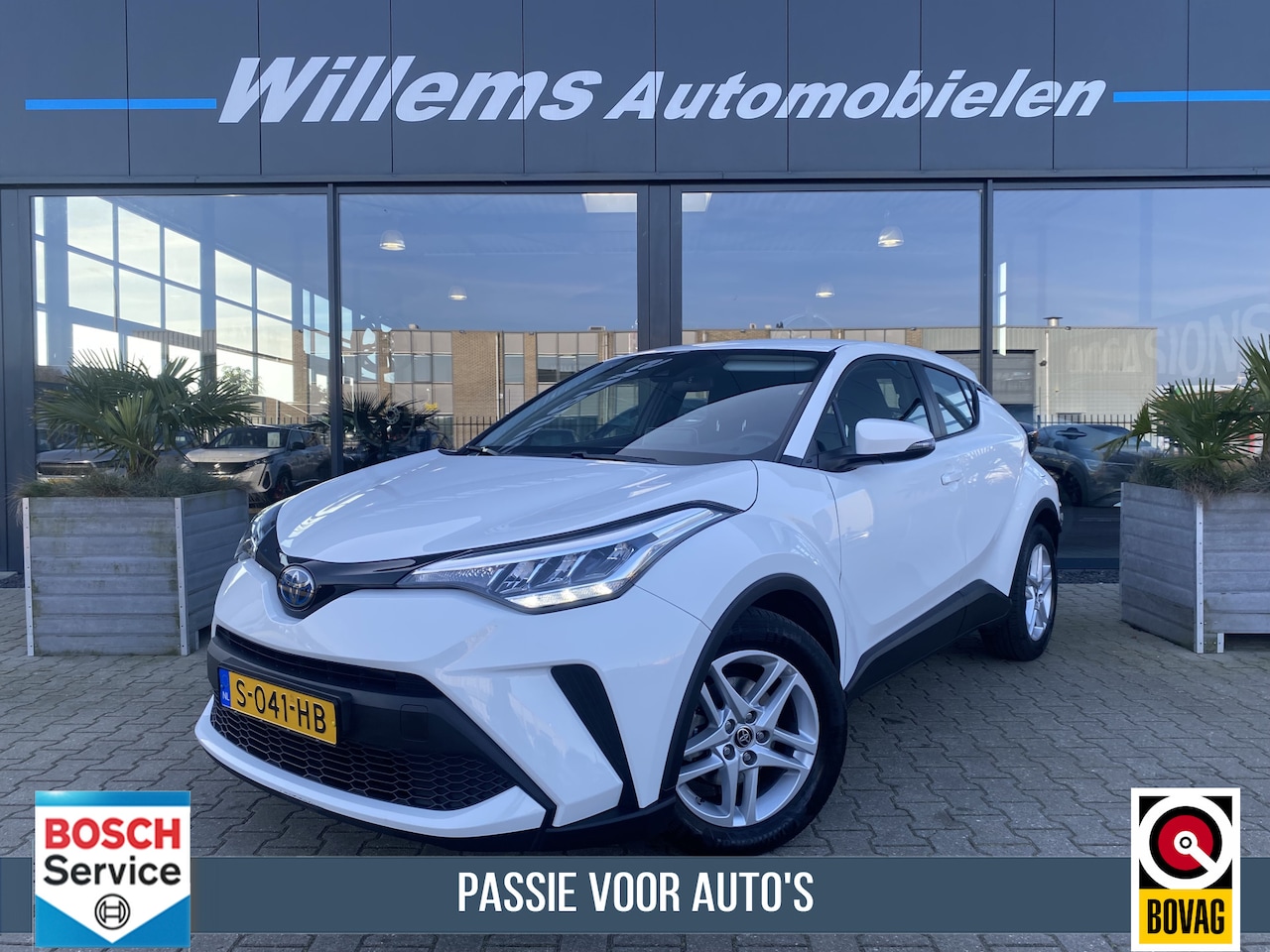Toyota C-HR - 1.8 Hybrid Active Camera, App-Connect & Adaptieve Cruise - AutoWereld.nl