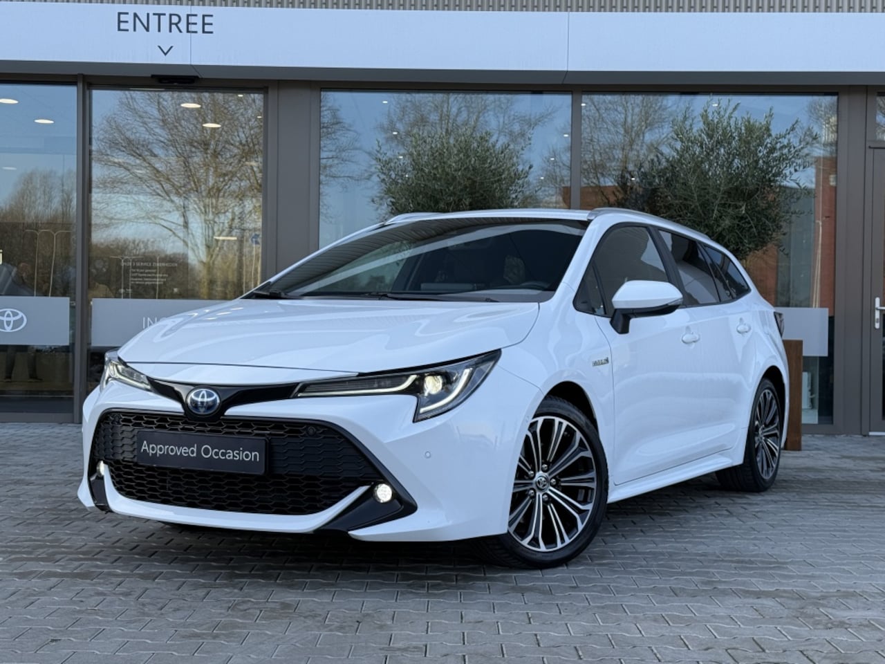 Toyota Corolla Touring Sports - 2.0 Hybrid Dynamic | Trekhaak | Blindspot | PDC v/a - AutoWereld.nl
