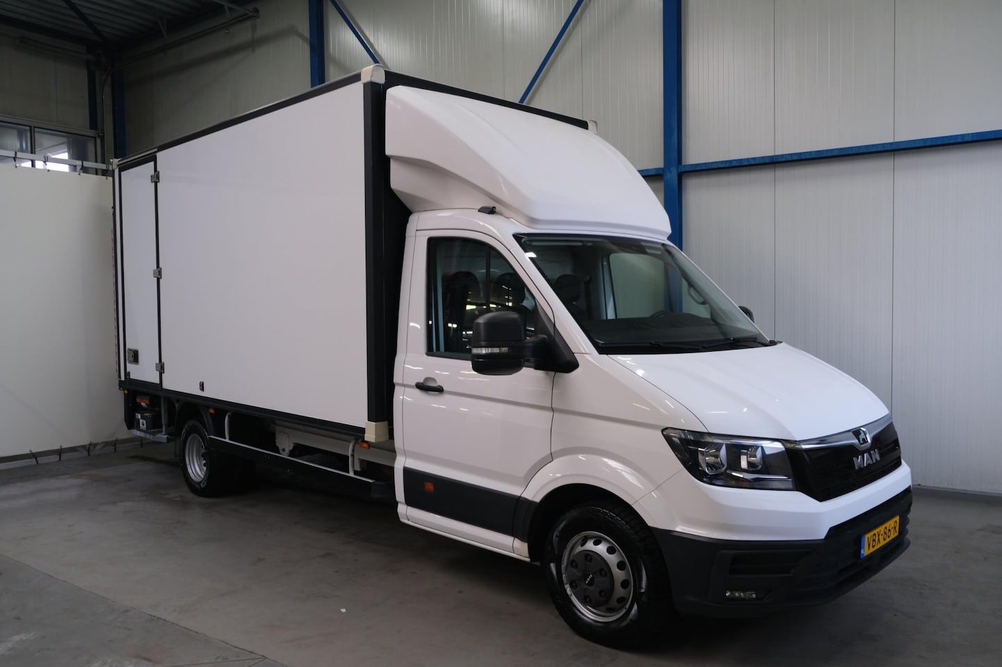 MAN TGE - 50 2.0 Extra Lang DL - Electrische laadklep, Zijdeur, TREKHAAK, Camera. - AutoWereld.nl