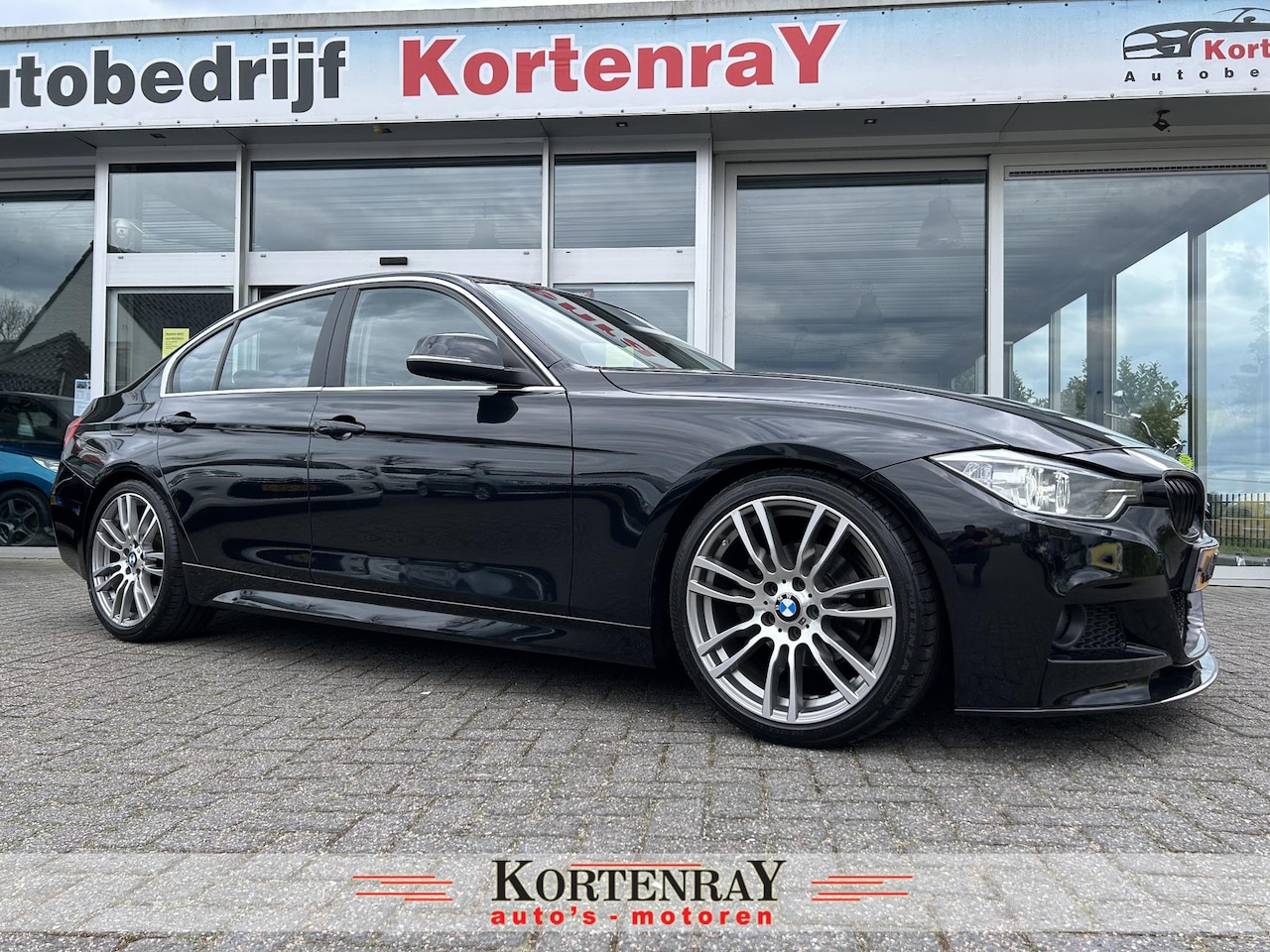 BMW 3-serie - 320i Upgrade Edition M pakket/bomvolle auto zie foto's en info - AutoWereld.nl