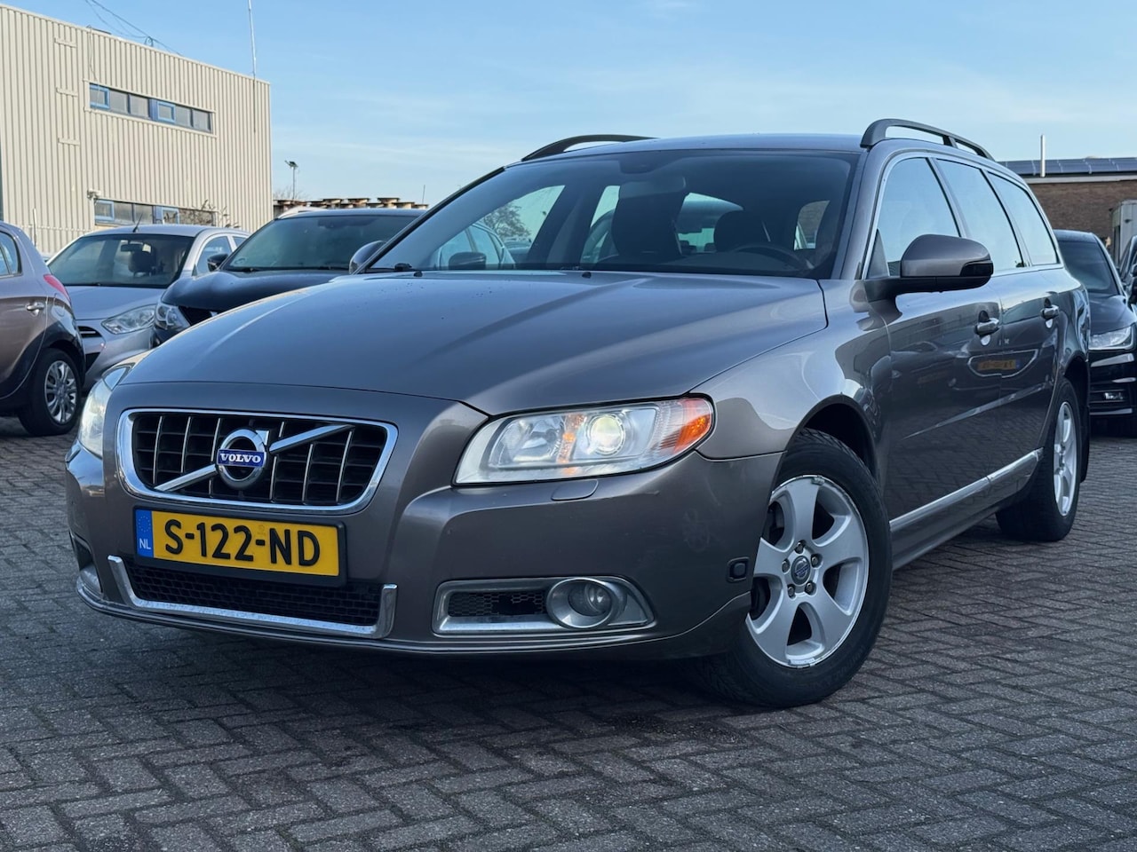 Volvo V70 - 2.5T Kinetic | Automaat - AutoWereld.nl