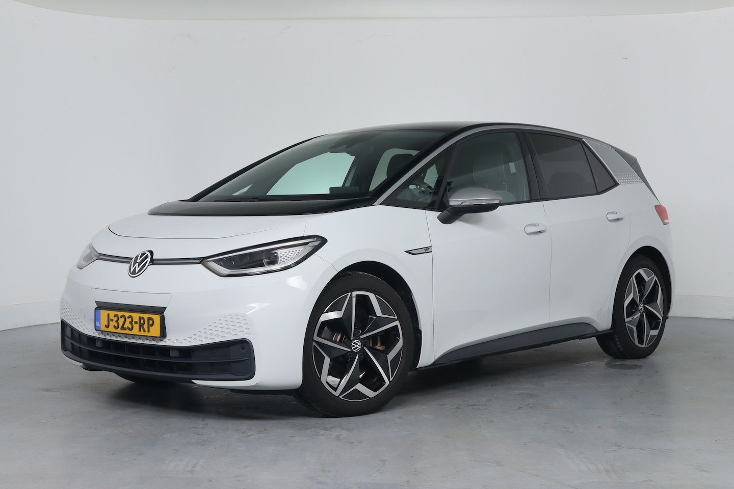 Volkswagen ID.3 - First Plus 58 kWh | Eerste Eigenaar | 19" Velgen | Adaptieve Cruise Controle | Navigatie | - AutoWereld.nl