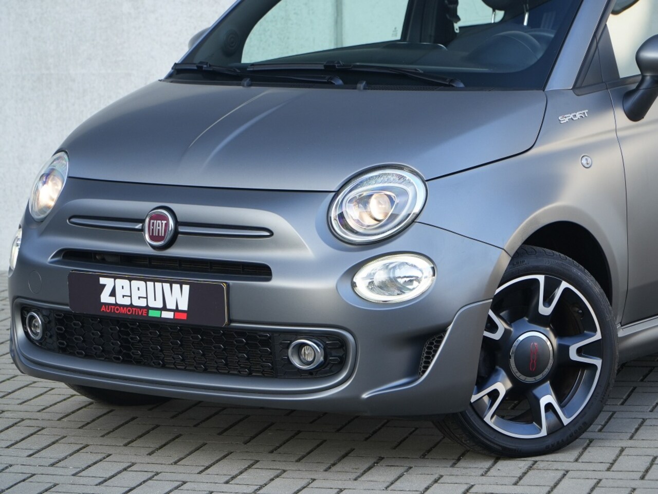 Fiat 500 C - 1.0 Hybrid 70 PK Sport | Carplay | "Matt Grijs" | Clima | 16" - AutoWereld.nl