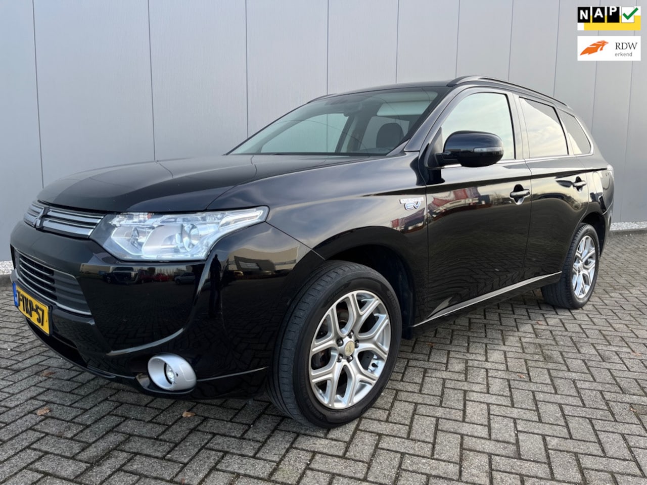 Mitsubishi Outlander - 2.0 PHEV instyle 2.0 PHEV instyle - AutoWereld.nl