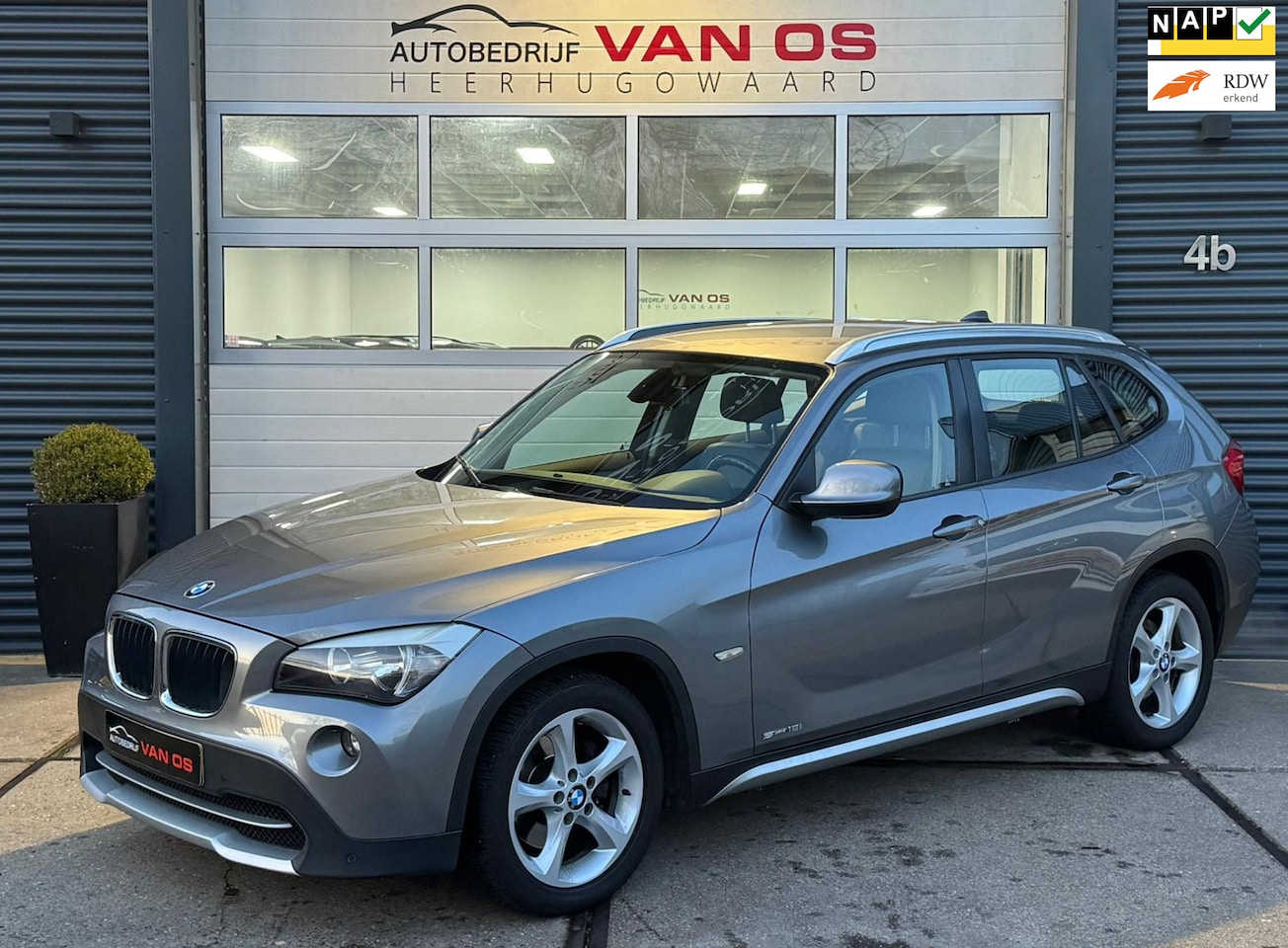 BMW X1 - SDrive18i Executive l Automaat l Leer l PDC l - AutoWereld.nl