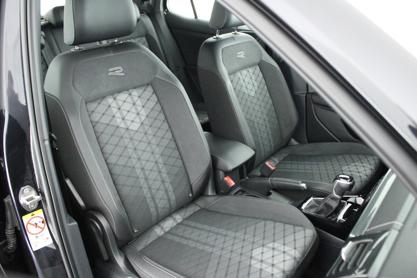 Volkswagen T-Cross - 1.0 TSI 116pk DSG R-Line Camera Stoelverwarming Virtual Cockpit Navigatie - AutoWereld.nl