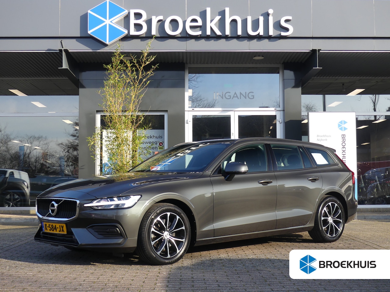 Volvo V60 - 2.0 B3 Momentum Advantage | TREKHAAK | ADAPTIVE CRUISE | DODEHOEKDETECTIE | STOEL+STUURVER - AutoWereld.nl