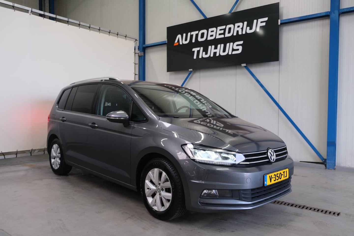Volkswagen Touran - 1.6 TDI - Grijskenteken, Airco, Cruise, Navi, PDC, Camera, Trekhaak. - AutoWereld.nl
