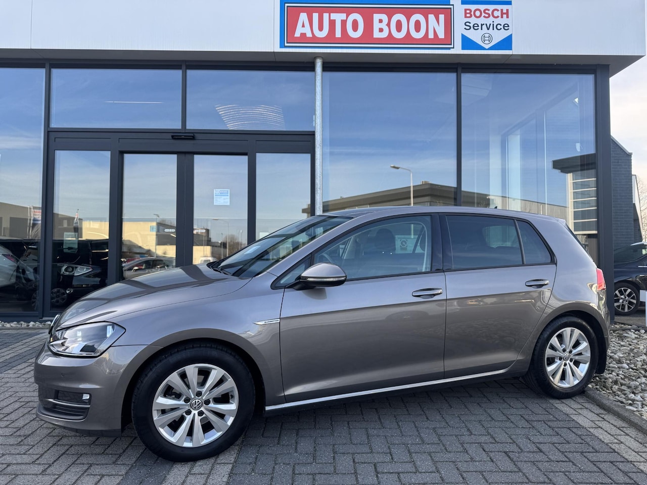 Volkswagen Golf - 1.0 TSI 116PK BUSINESS EDITION CONNECTED P-CAM/ NAVI/CLIMA/2XPDC/S&S/MEDIA/LMV/SPORTZETELS - AutoWereld.nl