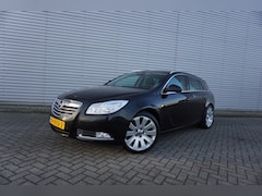 Opel Insignia Sports Tourer - 1.6 T Cosmo Climate / Navi / Cruise / Leder / Parkeers. / Stoevlerw. / Trekhaak / NAP